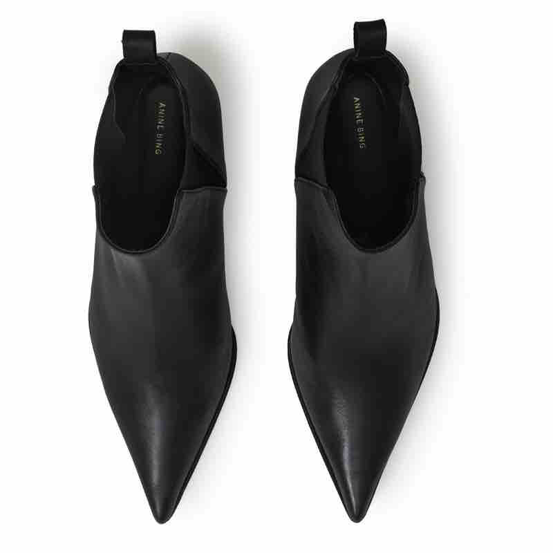 Anine Bing sky boots. Rå og enkel spids læderstøvle med chelsea boot skaft