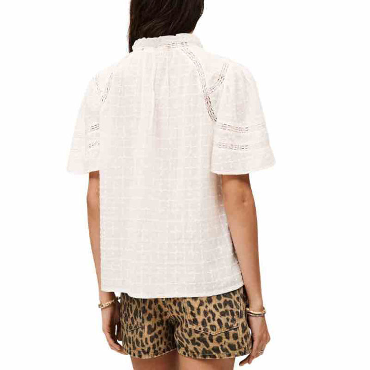 blonde bluse