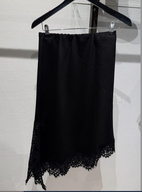 nederdel midi med blondekant